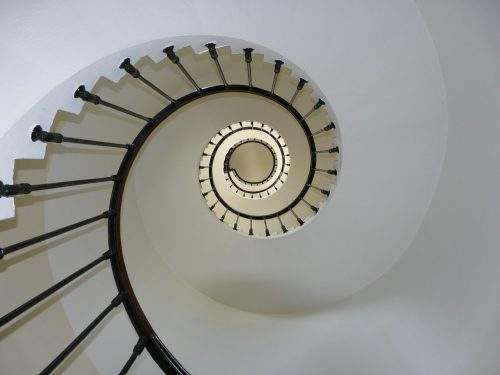 Schody spiralne – unikalna koncepcja wnętrza domu