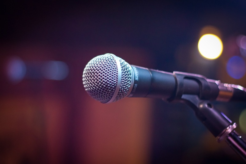 Mikrofony bezprzewodowe – rodzaje, zalety i wady